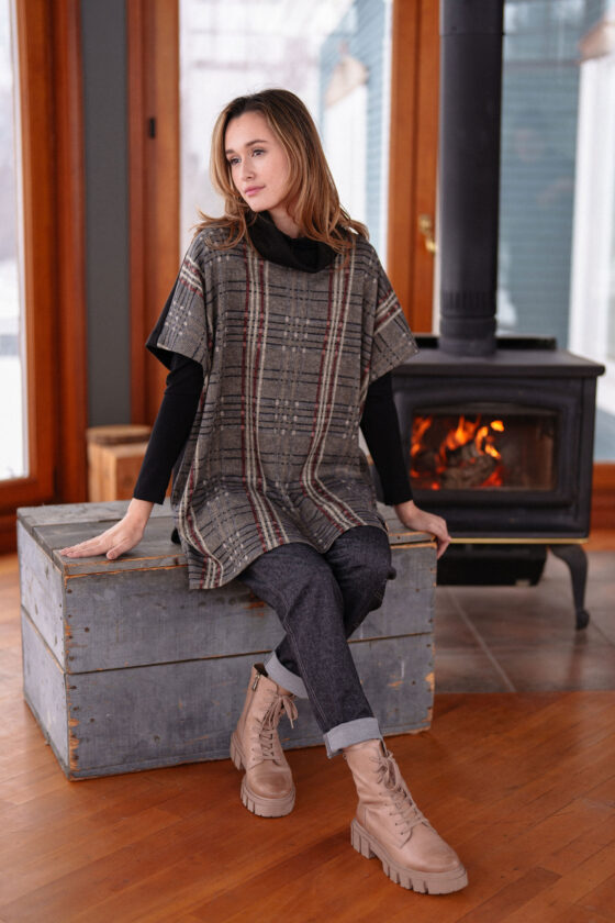 Plaid ''Borduas'' poncho-tunic