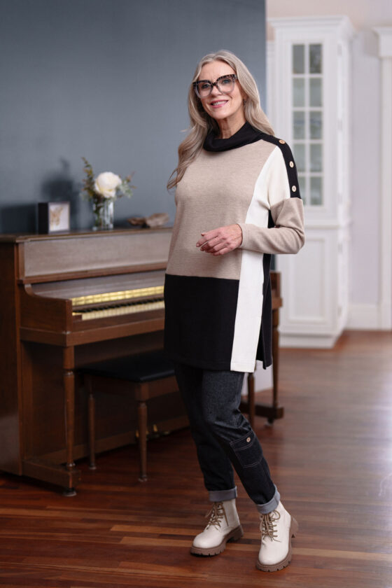 Black and sand ''Rembrandt'' tunic