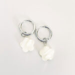 Boucles d'oreilles dormeuse fleur nacre Argent