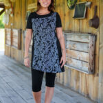 Black and white leaves ''java'' tunic