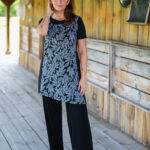 Black and white leaves ''java'' tunic