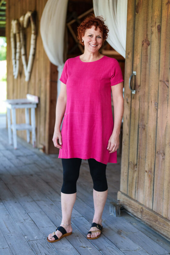 Raspberry red ''merengue'' tunic