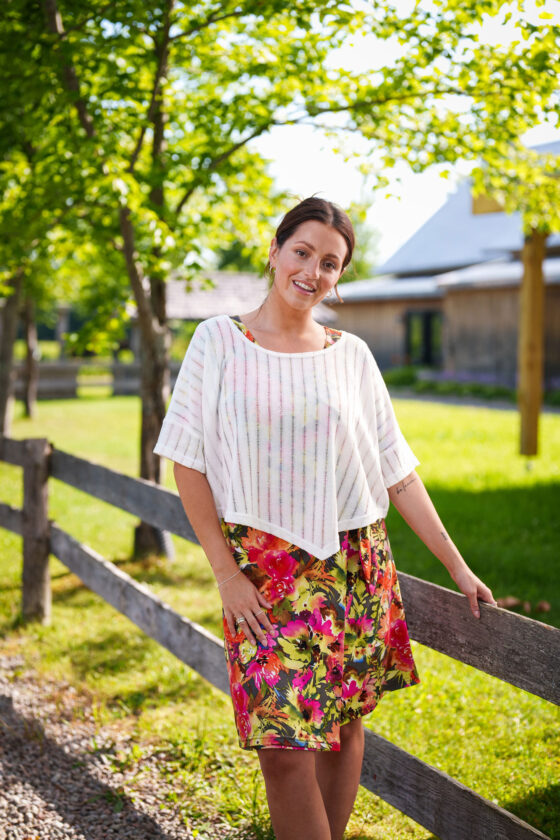 Natural white ''menuet'' poncho-bolero