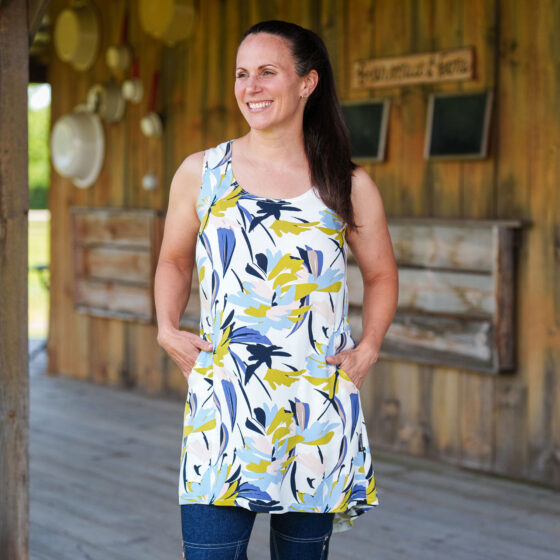 White and blue ''orientale'' tunic